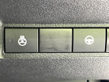 【ステアリングヒーター】冬場に冷たくなりやすい革巻きステアリングを、スイッチ一つで素早く適温に!エアコンよりも早く温まってくれるので、寒い日の運転も快適になりますね♪