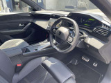 運転中の視線移動を抑えるレイアウトの「iCockpit」。