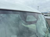 【スズキ】デュアルセンサーブレーキは、前方の車両や歩行者を2種類のセンサーで検知し、衝突の危険がある場合にブレーキを作動。事故リスクを軽減し、安全な運転をサポートします。