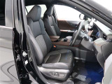 運転席はパワーシートで貴殿に合うシートポジションの微妙な調整が可能です!