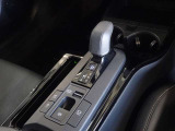 電動パーキングブレーキ・ブレーキホールドを装備してます。ホールド機能は信号待ちが多い一般道で疲労軽減になり、大好評です!