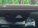 【i-ACTIVESENSE】走行中に前方の車両等を認識し、衝突しそうな時は警報とブレーキで衝突回避と被害軽減をアシスト。より安全にドライブをお楽しみいただけます。