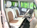 運転席シート廻りは使用感も少なく、良好な状態となっています。丁寧に使われていたことがよくわかりますね。