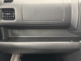 助手席側のインパネは多機能!間口の広くて使いやすいトレイや何かと工具や買い物袋を掛けれる便利なフック付き!
