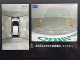 【アラウンドビューモニター】まるでクルマを真上から見下ろしたかのような視点で駐車をサポートします!クルマの斜め後ろや真横など、前後左右の4つのカメラの映像が合成されて、モニターに映し出されます。