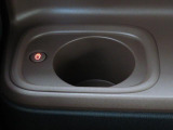 ホッとカップホルダーが運転席・助手席にあります。ホットドリンクをちょうど良い温度でキープしてくれる保温機能付で嬉しいです。