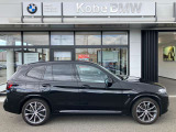 【BMWの伝統-3】BMWのお車は、&ldquo;駆け抜ける歓び&rdquo;を体現しております。走行の安定性とコーナリングの良さを追求し、思い通りにハンドルの操作可能です。