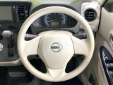 インテリアに合わせたデザインのステアリングは、運転される方のことも考え、運転しやすい形状、大きさです。是非一度、実際に触ってお確かめください。
