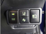 オートマチックハイビームとは、先行車や対向車のライトを認識し、ハイビームとロービームを自動で切り替える機能です。夜道の視界を確保します。詳細は販売店スタッフまでおたずねください。