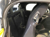 運転席シートを倒した画像になります。