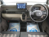 運転にかかわる様々な操作を安全に行えるように視点移動が少なく、操作性に配慮されたスイッチ類が凝縮されたコクピットです。