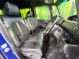 運転席シート廻りは使用感も少なく、良好な状態となっています。丁寧に使われていたことがよくわかりますね。