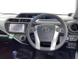 運転席まわりです。 各操作スイッチは使いやすい位置に配置されてます。