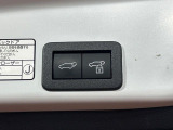 【パワーバックドア】スマートキーや運転席のボタンを押すだけでリアゲートが自動で開閉します!荷物を持っている時や、高い位置にあるバックドアを閉める際に便利な機能です♪