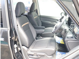 お車選びをお楽しみ頂けるよう、在庫車の展示スペースを十分に確保しております。