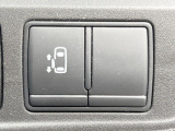 【パワースライドドア】スマートキーや運転席のスイッチでスライドドアの開閉が可能♪電動だから力を入れてドアを開ける必要が無く、小さいお子様でも、重い荷物を持っている時もラクに開け閉めできます♪
