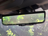 【スマートリヤビューミラー】後席の大きな荷物や同乗者で後方が確認しづらい時でも安心!カメラが撮影した車両後方の映像をルームミラー内に表示。クリアな視界で状況の確認が可能です!