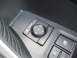 駐車時や狭い道でのすれ違い時に気を使うミラー。電動格納式ドアミラーはそんな時に便利です。
