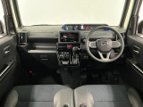 【インパネ】運転のしやすさを最優先に設計された見晴らしの良いフロントビュー。車両間隔が掴みやすく狭い道でも安心♪「安全」と「品質」を最優先に、安心してお乗りいただけるクルマを提供いたします。