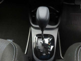 フロアシフトのCVTオートマチック車です。
