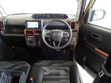 視界良好、操作しやすい運転席です。