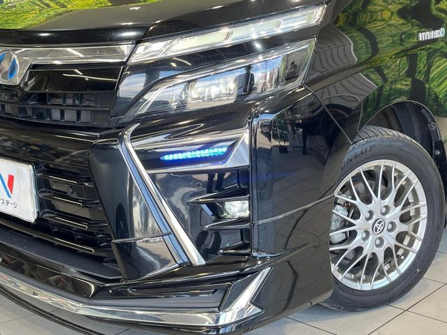 トヨタ ヴォクシー 1.8 ハイブリッド ZS 煌II の中古車詳細 (75,200km