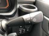 周囲の明るさに応じて自動でヘッドライトの点灯・消灯ができる機能です。トンネル通過時にライトの付け忘れ・消し忘れが無くなり雨の日や夕方の走行も安心・安全ですね♪