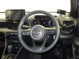 運転席まわりです。 各操作スイッチは使いやすい位置に配置されてます。