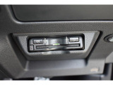 ETCは運転席インパネ右下に専用カバーによって埋め込まれています