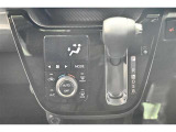 お好きな温度に設定すれば自動的に温度を調節、車内を快適空間に仕上げてくれます。