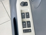 【電動格納ミラー】サイドミラーは電動格納式となっており、狭い駐車場でもキズがつくリスクを抑えられます