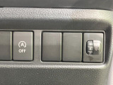 【アイドリングストップ】赤信号や渋滞で停車した際にエンジンを停止し、無駄な燃料の消費を抑えます。燃費向上や環境保護につなげる機能♪エンジンはブレーキを離せば再始動します。