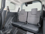 便利な5:5分割可倒式シートです。収納と乗車人数のバランスに優れています♪荷物の大きさに応じたラゲージスペースをフレキシブルに作り出せるので、シーンに応じた使い方ができます♪