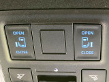 【両側パワースライドドア】スマートキーや運転席のスイッチで後席両側スライドドアの開閉が可能♪電動だから力を入れてドアを開ける必要が無く、小さなお子様でも簡単に開け閉めでき快適です♪