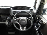 室内は広々快適!視界も良く運転しやすい車です。