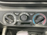 寒い冬も暑い夏も全席に快適な空調を届けてくれる、ダイヤル式エアコンを装備♪
