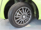 タイヤサイズは、185/60R15です。