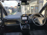 【運転席・インパネまわり】ハンドル・シート・フロアーなど隅々までプロによるクリーニング済み☆彡キレイな車内でドライブが一層快適にお楽しみいただけます!!