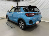 走りにこだわりながら収納力も持ち合わせたお車です。