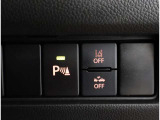 コーナーセンサーを車の前後に装備。障害物までの距離に応じて警告音を変えてお知らせ。縦列駐車時や駐車場・車庫などでの取り回しをサポートします。詳細は販売店スタッフまでおたずねください。