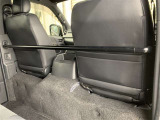 セパレーターバーは、必ず荷室のいちばん前の位置になる様に取り付けてください。走行中は必ず取り付けたまま走行してください。