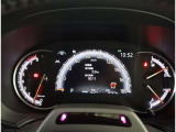 とっても見やすいメーターです。夜間時はラグジュアリーな気分にさせてくれる照明が魅力ですので、夜のドライブも楽しみになりますよ♪