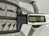 夏タイヤの残り溝は5.0mmです。スリップラインからは3.4mmとなっております。