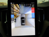 360&deg;カメラ付きで車庫入れや縦列駐車をサポートします。
