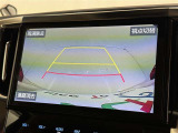 後方の見える安心をお届けするバックガイドモニター付:バックするときのアシストラインもあって楽々バック!車庫入れや縦列駐車をサポートし、苦手な駐車も安心です!今やもう手放せない装備ですネ♪