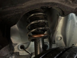 お車を安心してお乗りいただく為には、足回りの定期点検が欠かせません。サービスサポート(有償保証)では無料点検もご提供しており、安心のカーライフをお過ごしいただけるサポート体制が整っています。