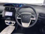 運転席まわりです。 各操作スイッチは使いやすい位置に配置されてます。