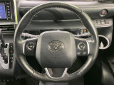 インテリアに合わせたデザインのステアリングは、運転される方のことも考え、運転しやすい形状、大きさです。是非一度、実際に触ってお確かめください。