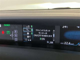 【ブラインドスポットモニター】後側方から接近する車両を検知。 衝突の危険があると判断した場合、ドアミラー表示や警報音でドライバーに注意を促します。