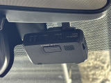 【ドライブレコーダー】映像・音声などの運転中の記録を残します。事故などを起こした起こされた時の証拠になりえますので、もしも時でも安心ですね。